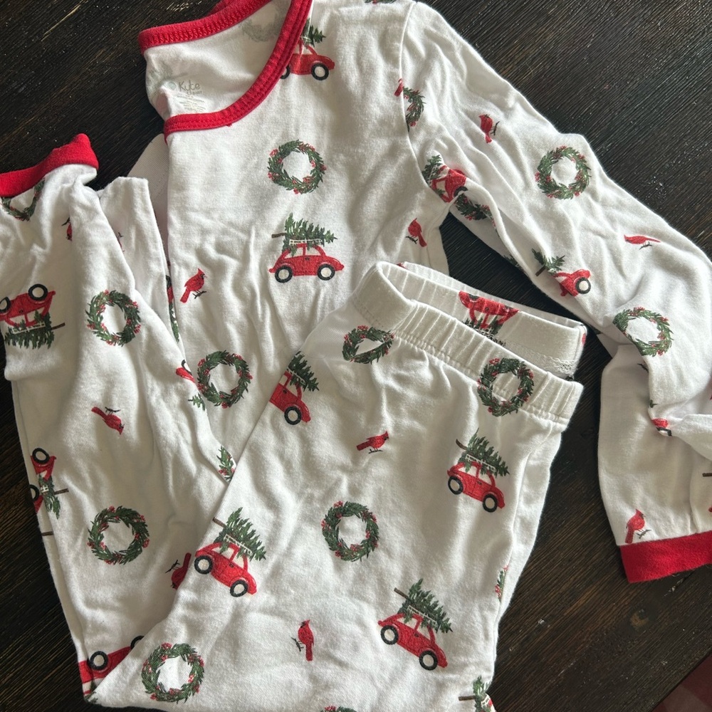 Kyte Wreath Long Sleeve Pajamas